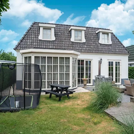 Great With A Heated Pool 3* Kaatsheuvel